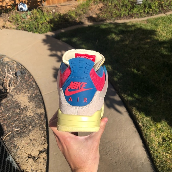 Jordan 4 Retro Union Guava Ice - Picture 3 of 5